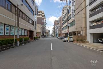 敷地南側の前面道路（東側から）