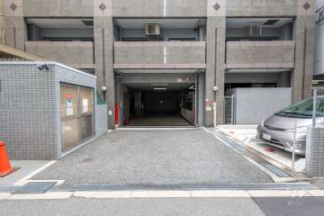 駐車場の出入り口