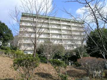敷地の南側には『山麓公園』があります