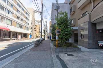 敷地北西側の前面道路
