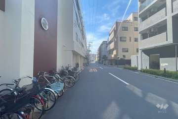 敷地北東側の前面道路
