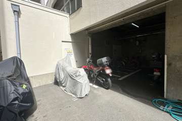 バイク置き場　