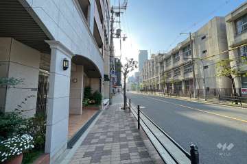 敷地南側の前面道路