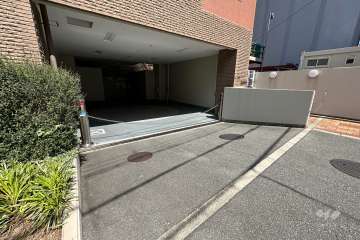 駐輪場の出入り口（ロボットゲート付き）