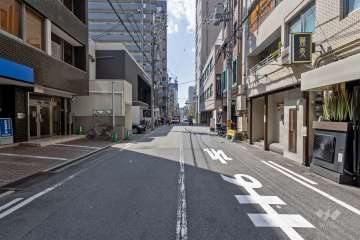 敷地南側の前面道路（東側から）