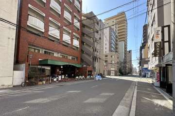 敷地北側の前面道路（東側から）