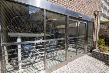 屋内に設けられた駐輪場