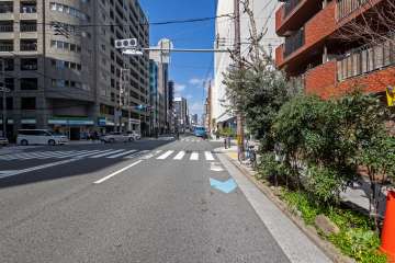 敷地西側前面道路（南側から）