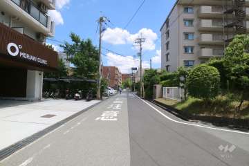 敷地北側の前面道路