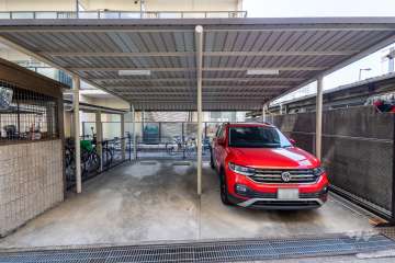 敷地内駐車場（屋根付き平面式）
