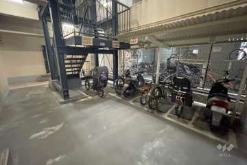 駐輪場とバイク置場