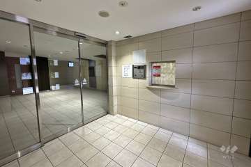 エントランスはオートロック付きです。