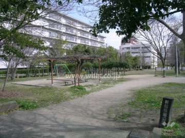 敷地の南側にある『新船場南公園』