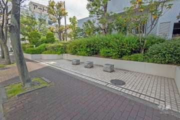 共有部は植栽が多く緑豊か。