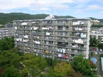 箕面粟生第４住宅１棟の外観