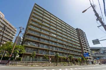 ファミール阿波座の外観（南西側から）
