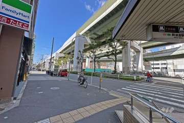 目の前に阿波座駅の入口があります。