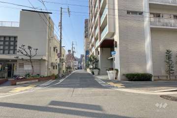 敷地北側の前面道路