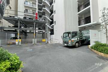 駐車場の出入り口　
