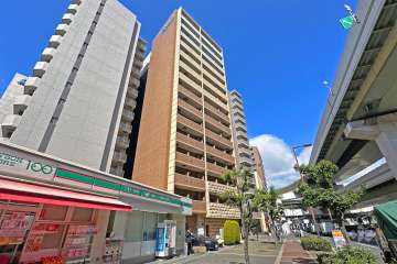 プレサンス阿波座ステーションフロントの外観（南東側から）