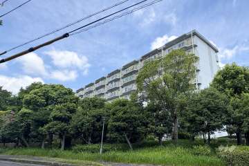 粟生第4住宅4棟の外観（南東側から）