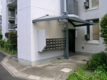 住戸入口と共用ポスト