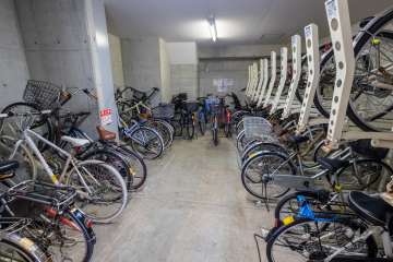 屋内に設けられた駐輪場