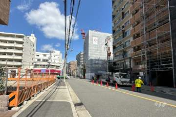 敷地西側の前面道路