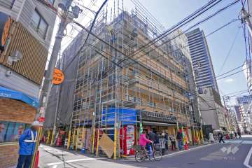 ラインビルド肥後橋の外観（北東側から）
大規模修繕工事中（2024年5月現在）