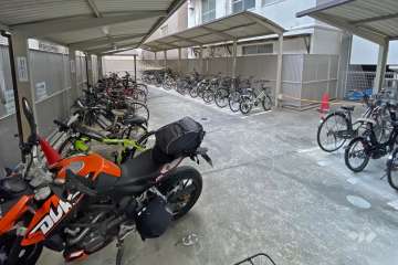 駐輪場とバイク置場