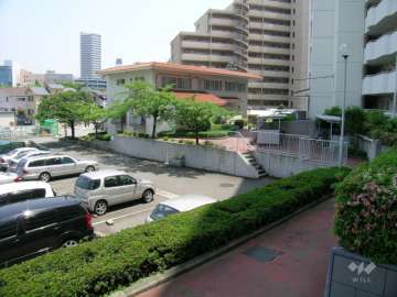 中央は管理棟
