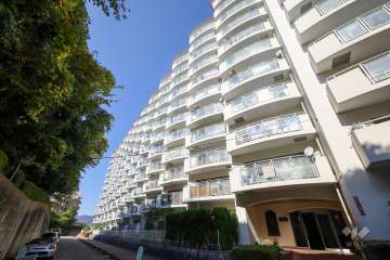 一部雁行設計の建物です。