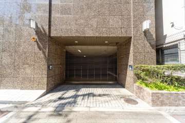 駐車場の出入り口（リングシャッター付き）