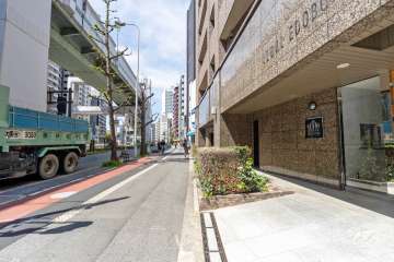 敷地西側の前面道路　