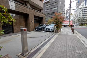 駐車場出入り口（ロボットゲート付き）