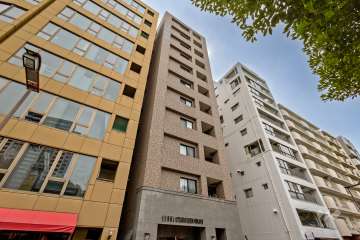 リーガル靭公園南の外観（北側から）