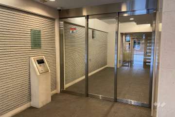 エントランスはオートロック付きです。