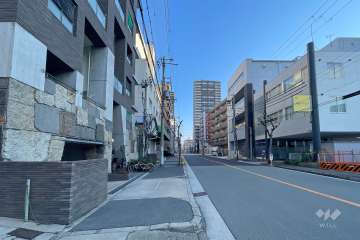 敷地東側の前面道路