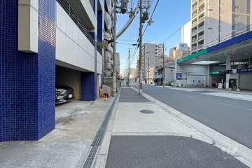 敷地西側の前面道路　
