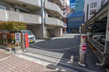 駐車場の出入り口（ロボットゲート付き）・敷地内駐車場（屋外機械式、屋内平面式）