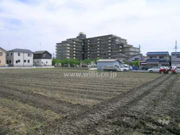 敷地北側には住宅の他、田畑も多く、のどかな雰囲気です。
