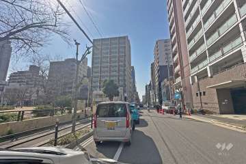 敷地南側の前面道路（東側から）