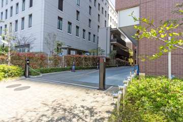 駐車場の出入り口（リングシャッター付き）