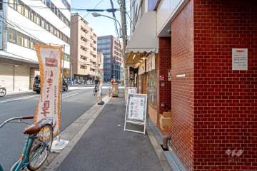 敷地東側の前面道路（北側から）