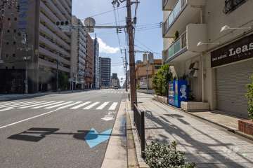 敷地東側の前面道路