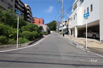 敷地北側の前面道路