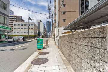 敷地南西側の前面道路（南東側から）