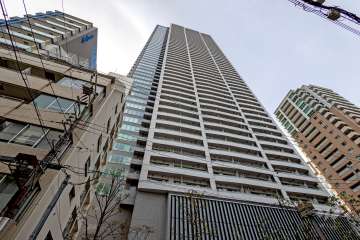 大阪ひびきの街ザサンクタスタワーの外観（北東側から）