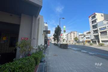 敷地南東側の前面道路