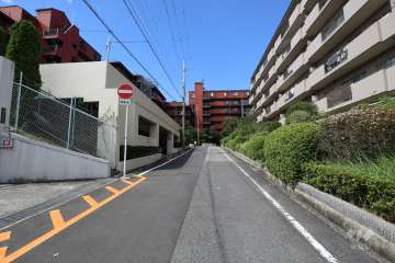 敷地北側・東側の前面道路